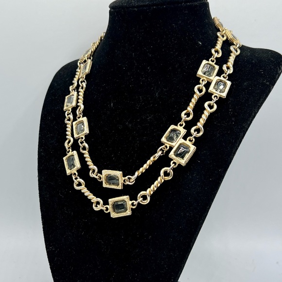 Magnificent vintage gold tone chain necklace with crystal embellishments 34” - Picture 7 of 11